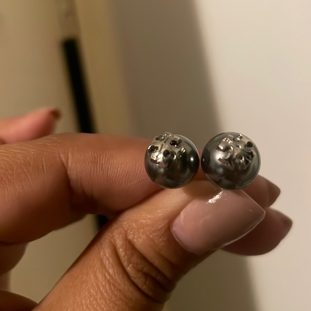 SOLDTory Burch studs SOLD